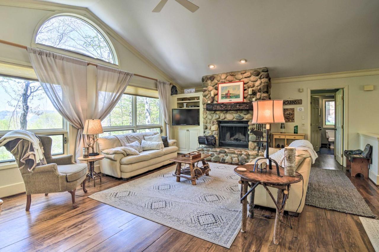 Resort-Style Harbor Springs Home With 2 Decks! Exterior foto
