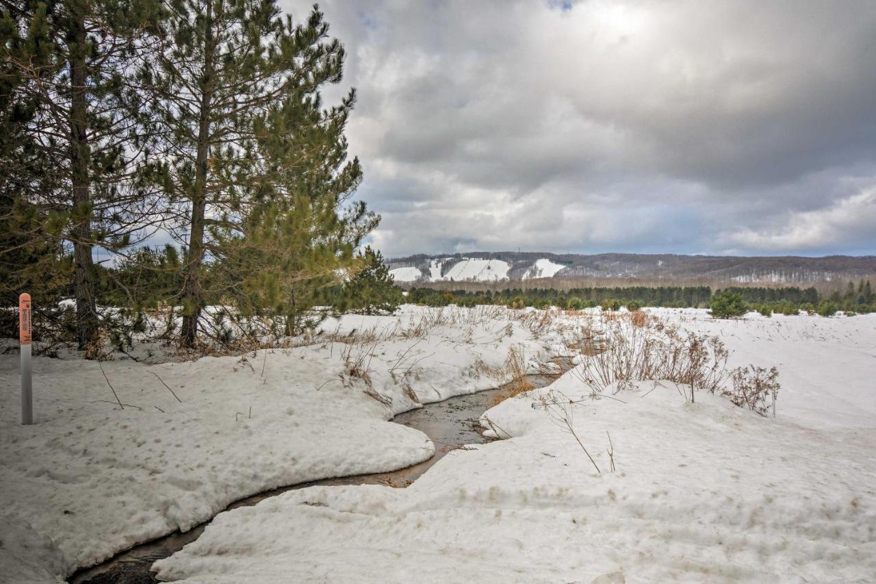 Resort-Style Harbor Springs Home With 2 Decks! Exterior foto
